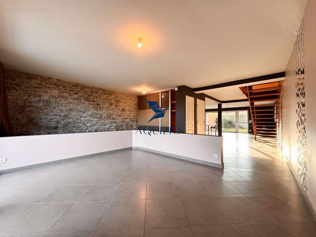 Maison à LA ROCHE-SUR-FORON