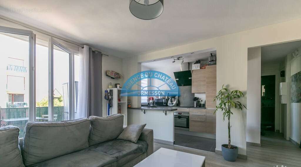 Appartement à SAINT-MAUR-DES-FOSSES