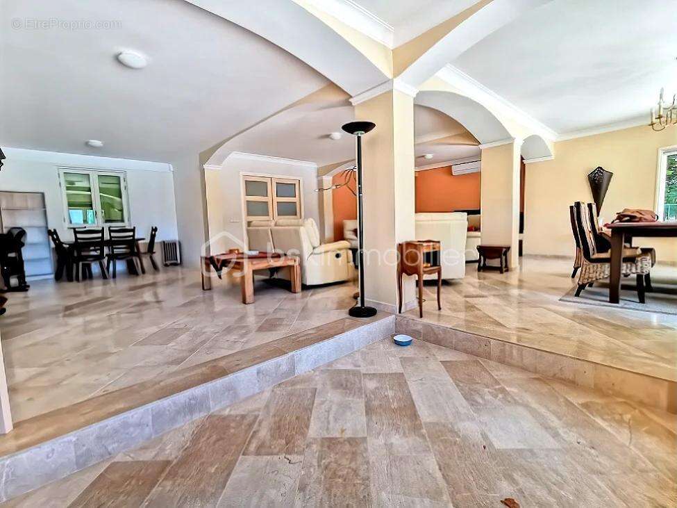 Maison à VALLON-PONT-D'ARC