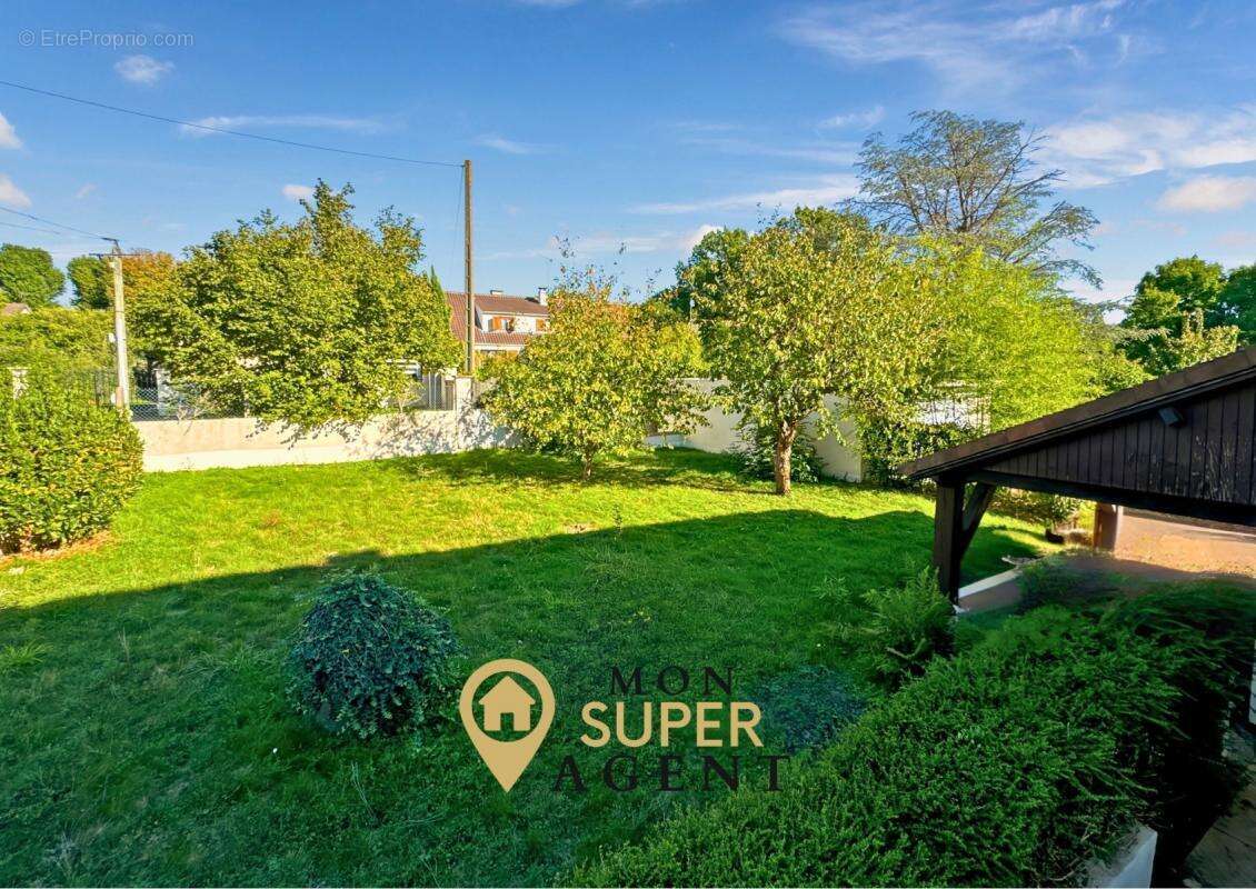 Maison à VAUX-LE-PENIL