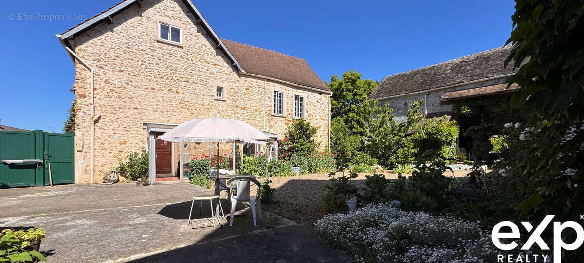 Maison 230 m² à Jouars-Pontchartrain  - photo 5