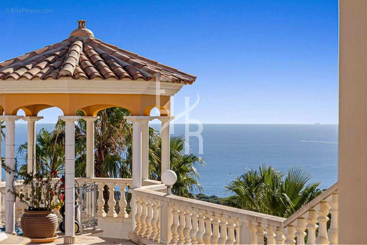 Maison à ROQUEBRUNE-SUR-ARGENS