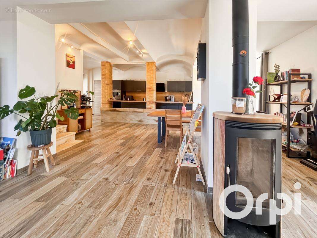 Propriété de caractère en pierre - 2 habitations indépendantes de près de 700 m² au cœur de la nature - photo 5