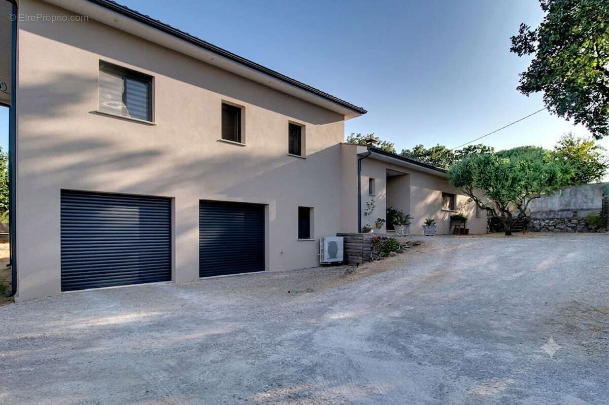A VENDRE ! Maison contemporaine à Draguignan de 159 m² avec piscine et double garage - photo 18