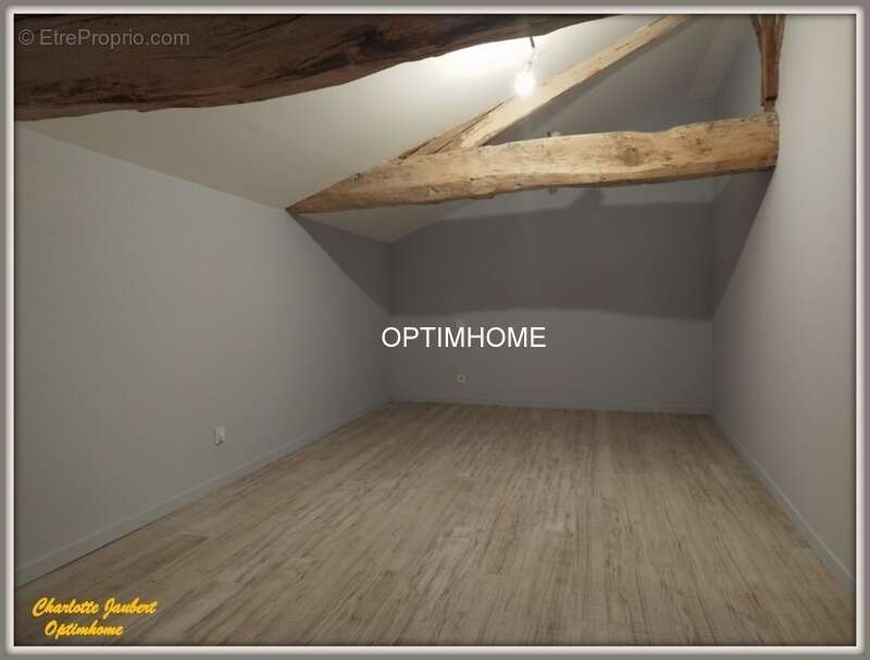 Maison à MONTMOREAU-SAINT-CYBARD