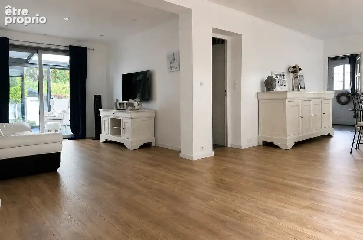 A CORBEHEM, magnifique maison semi individuelle de semi plain pied- 3 chambres- bureau- véranda- cave- garage - photo 7