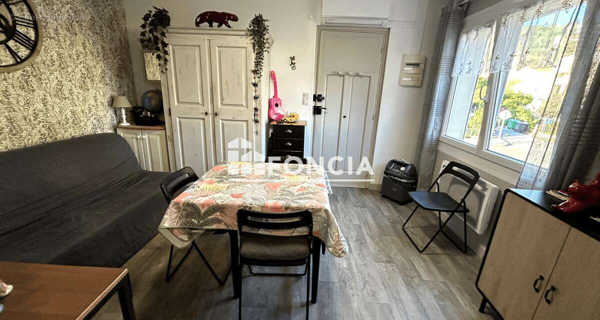 LAVANDOU CENTRE / Appartement 2 pièces proche Centre Ville Lavandou / - photo 2