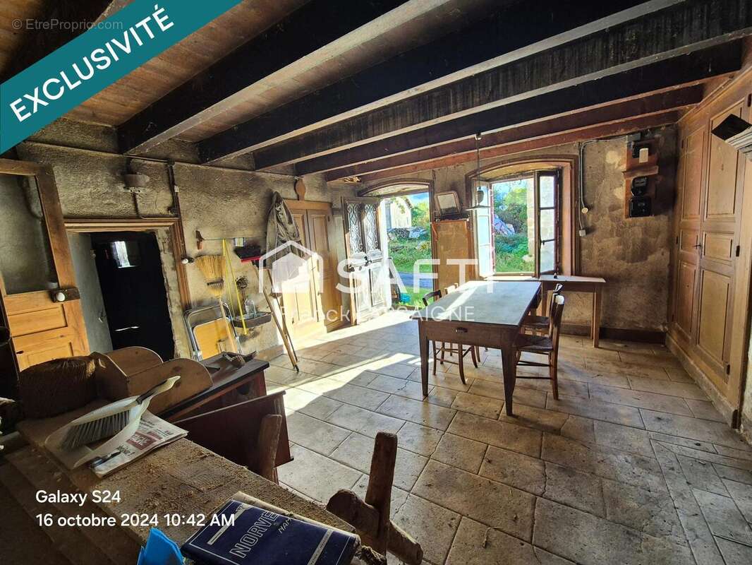 Photo 5 - Maison à SAINT-AMANT-ROCHE-SAVINE