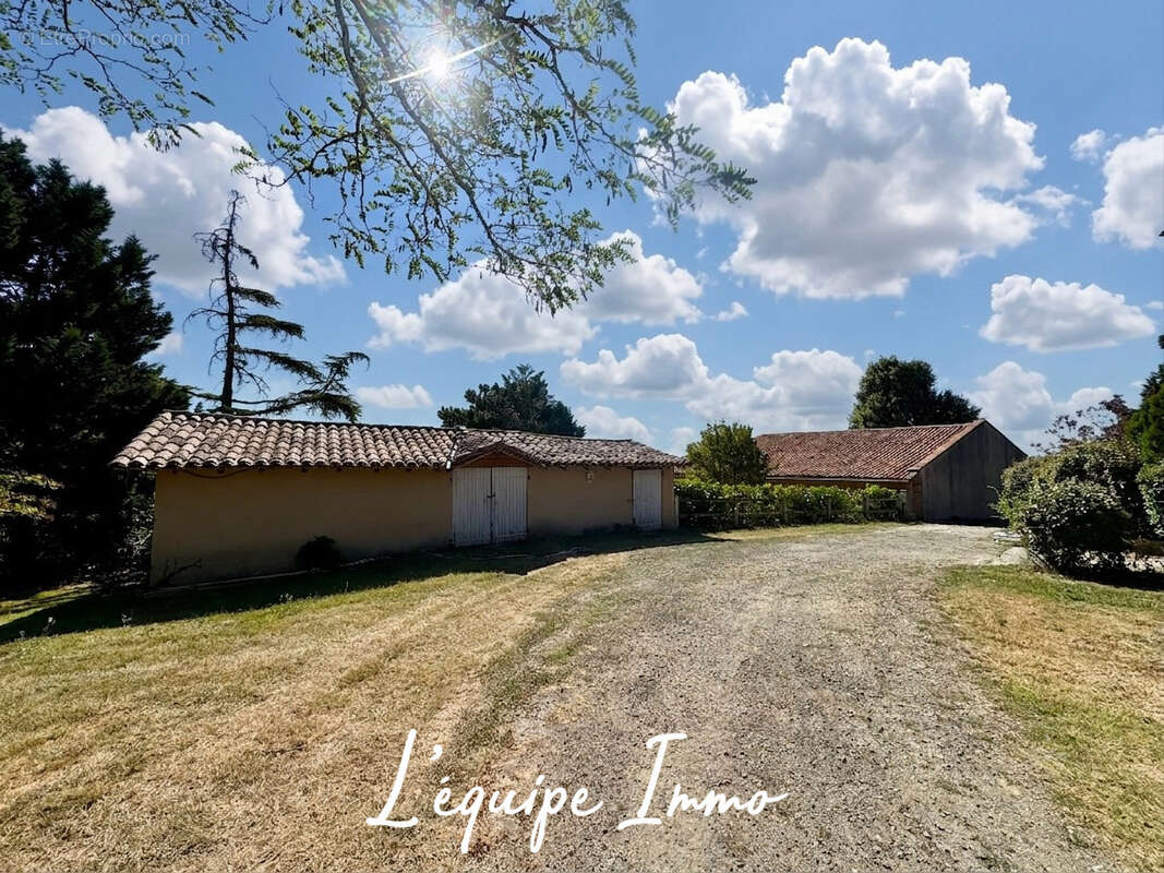 Propriété de caractère avec dépendances et vue dominante sur les Pyrénées - photo 14