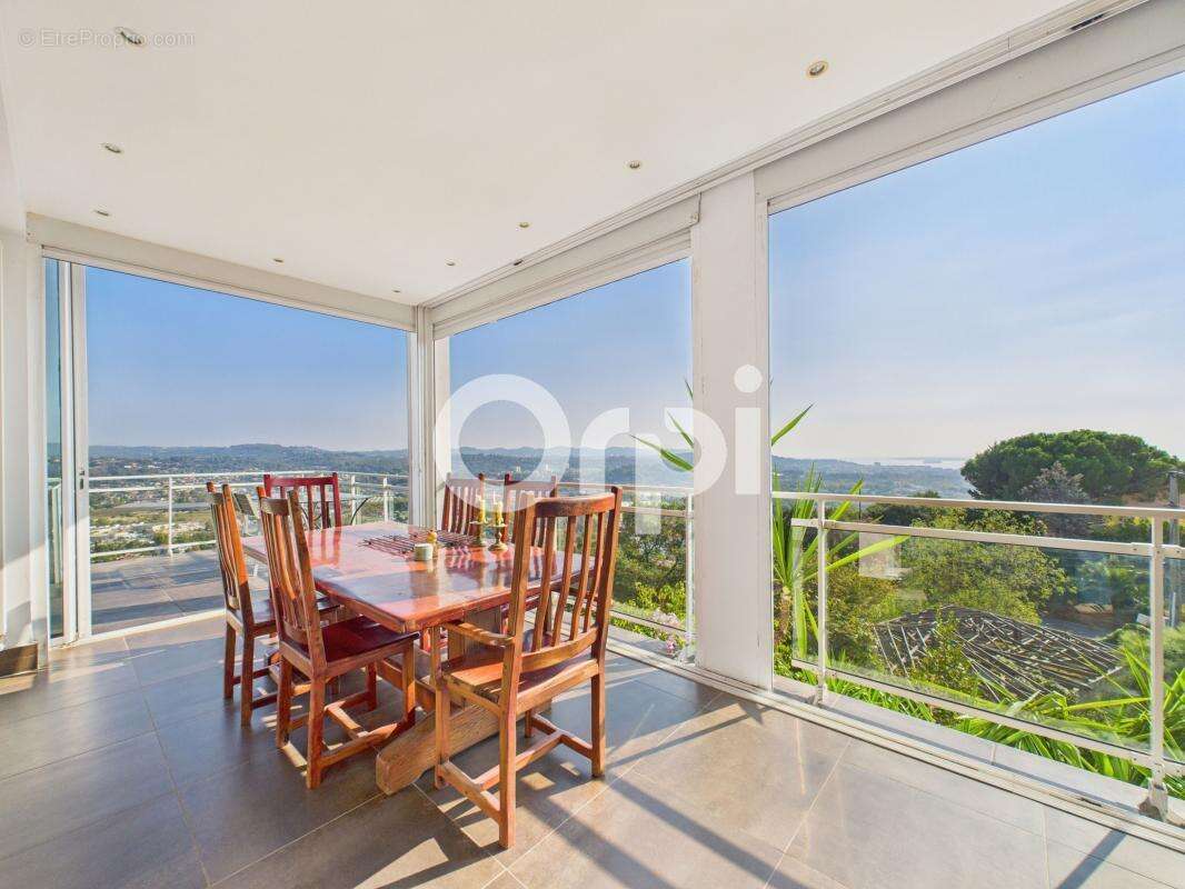 Maison à MANDELIEU-LA-NAPOULE