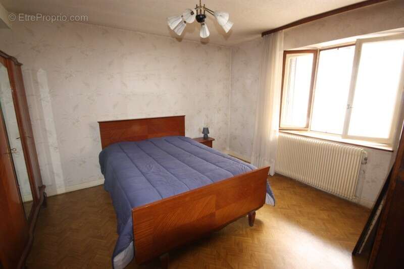 Maison à vendre 5 pièces de 148 m² à CHALEY (01) avec jardin de 436 m² en bordure de la rivière - photo 8
