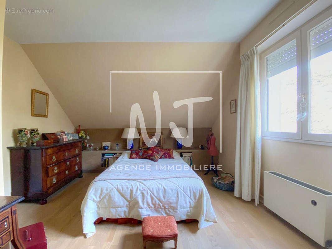 Appartement à LES PONTS-DE-CE