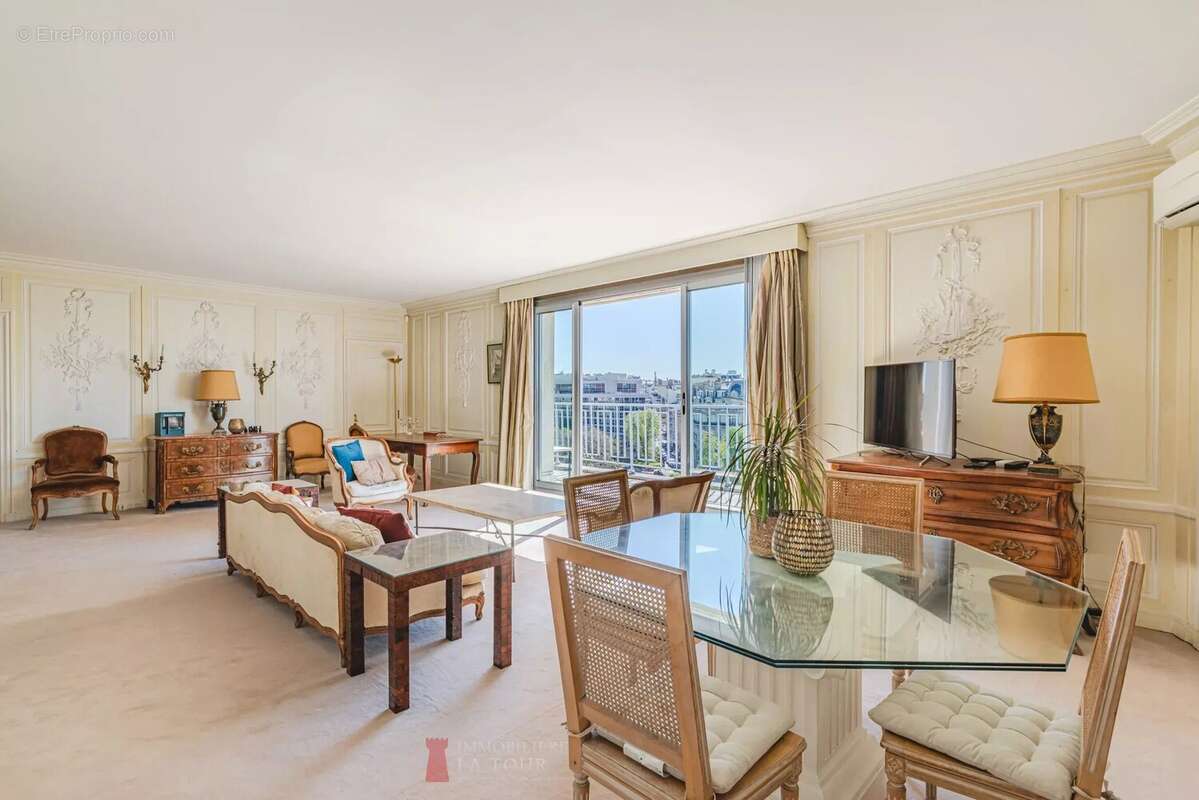 Appartement à PARIS-16E