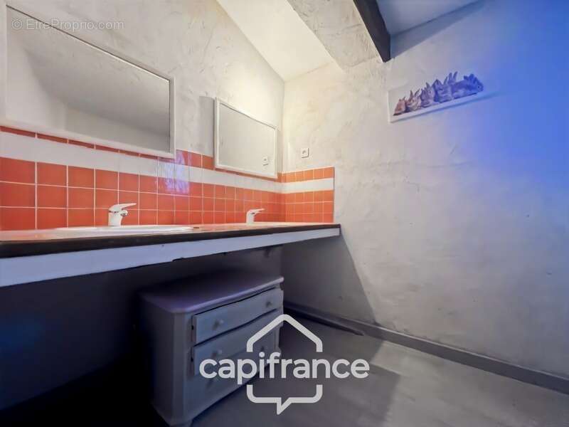 Domaine et Golf de Pont Royal, belle  propriété de 290 m2 établie sur un terrain de 2600 m2, cinq chambres, un bureau, piscine,  - photo 48