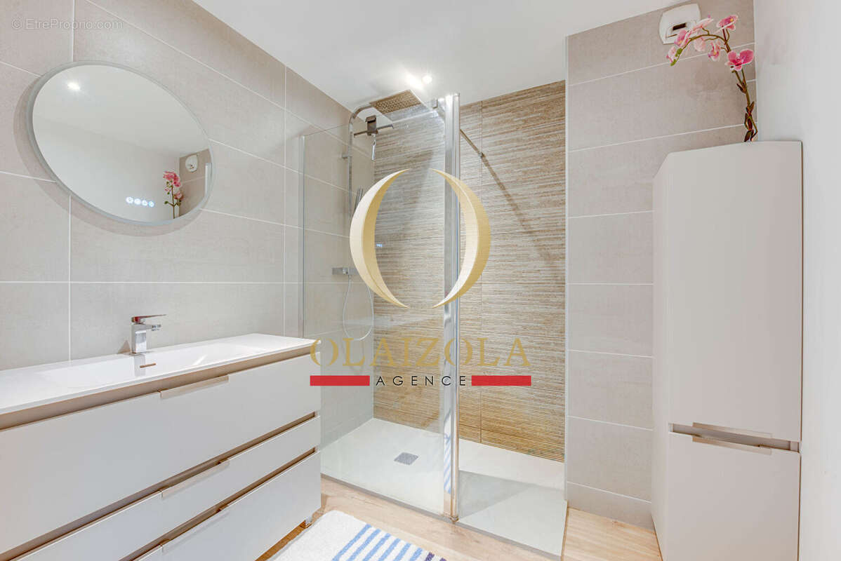 ANGLET  CINQ CANTONS - Appartement T3 avec jardin et parking au coeur des Cinq Cantons - photo 8