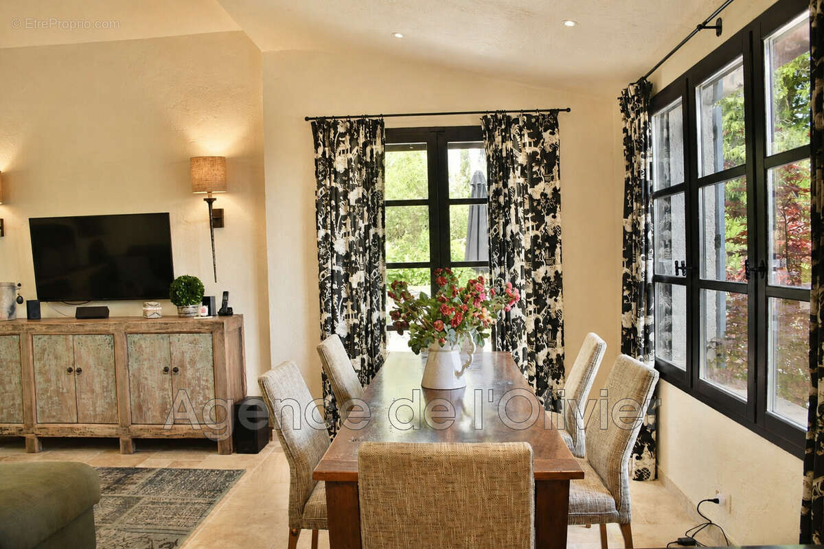 Maison 153 m² à Valbonne  - photo 7