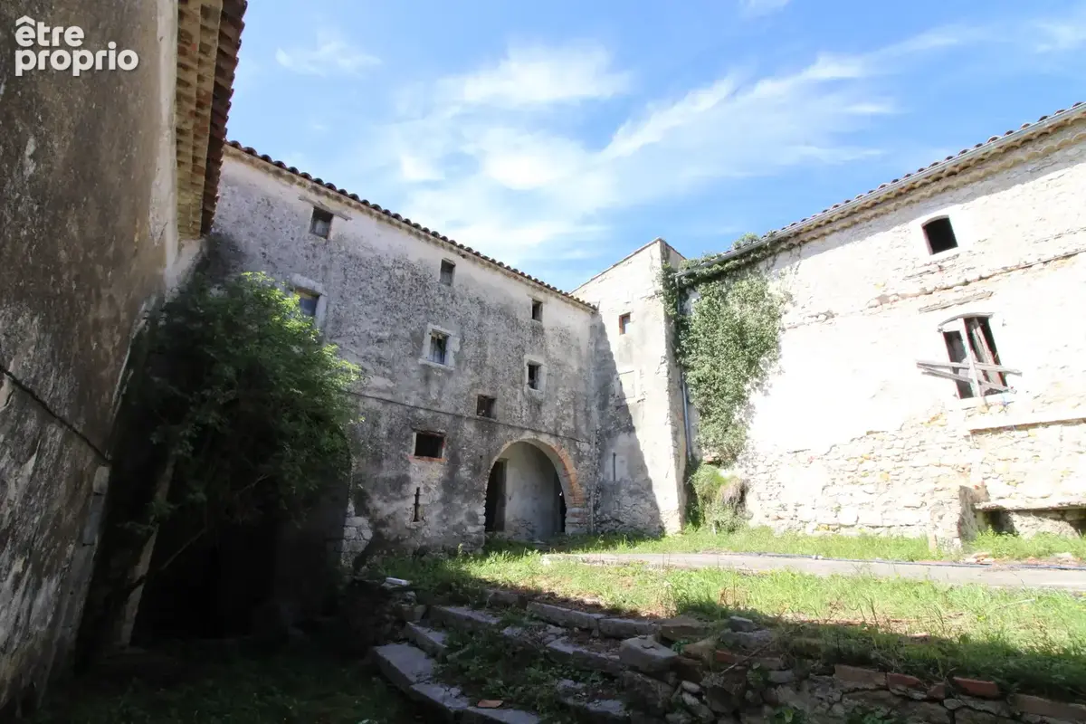 Mas de 2500 m2 sur 26 hectares. - photo 4