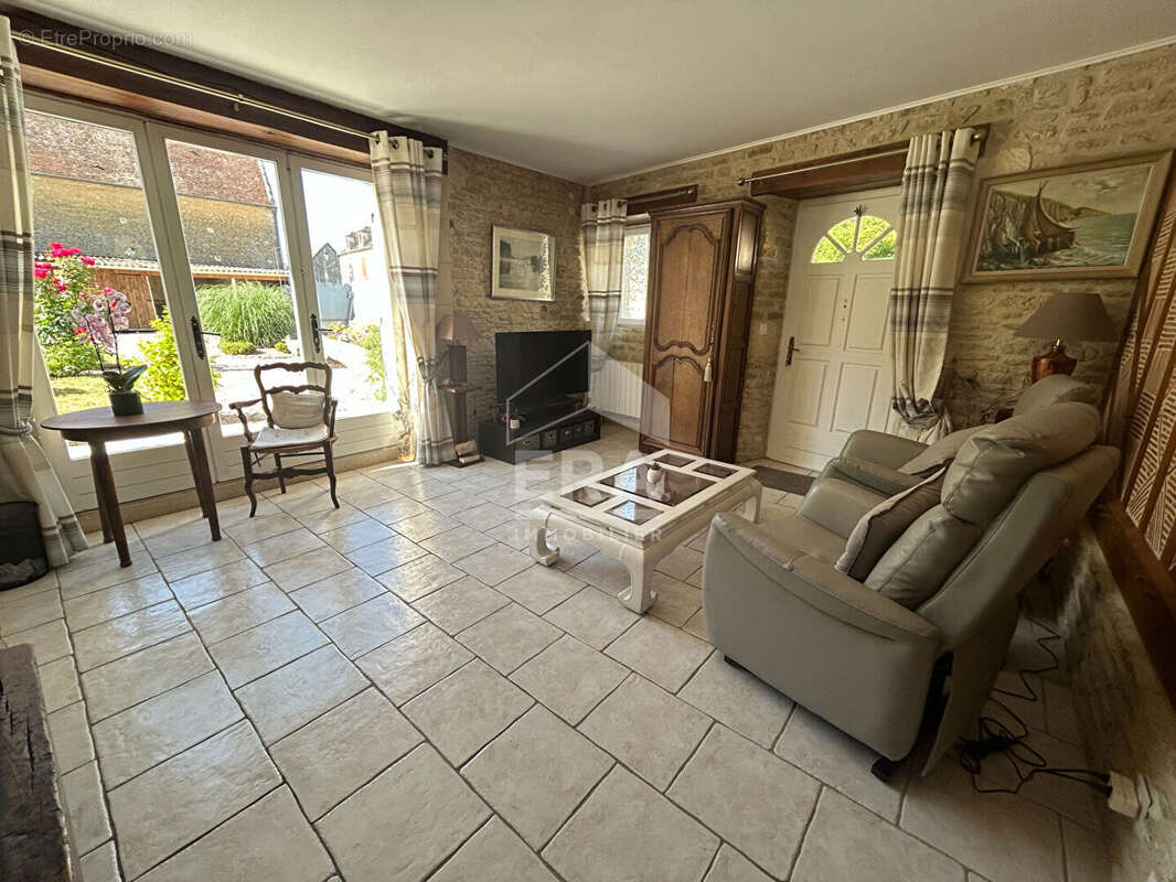 Maison à SAINT-PIERRE-SUR-DIVES