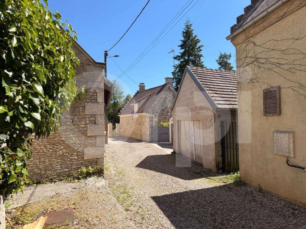 Maison à VIEUX-MOULIN