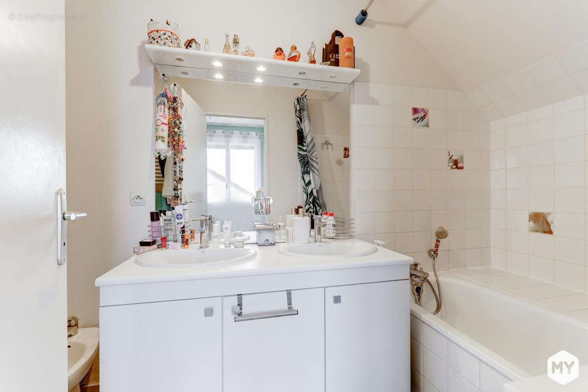 Maison à PERIGNAT-LES-SARLIEVE