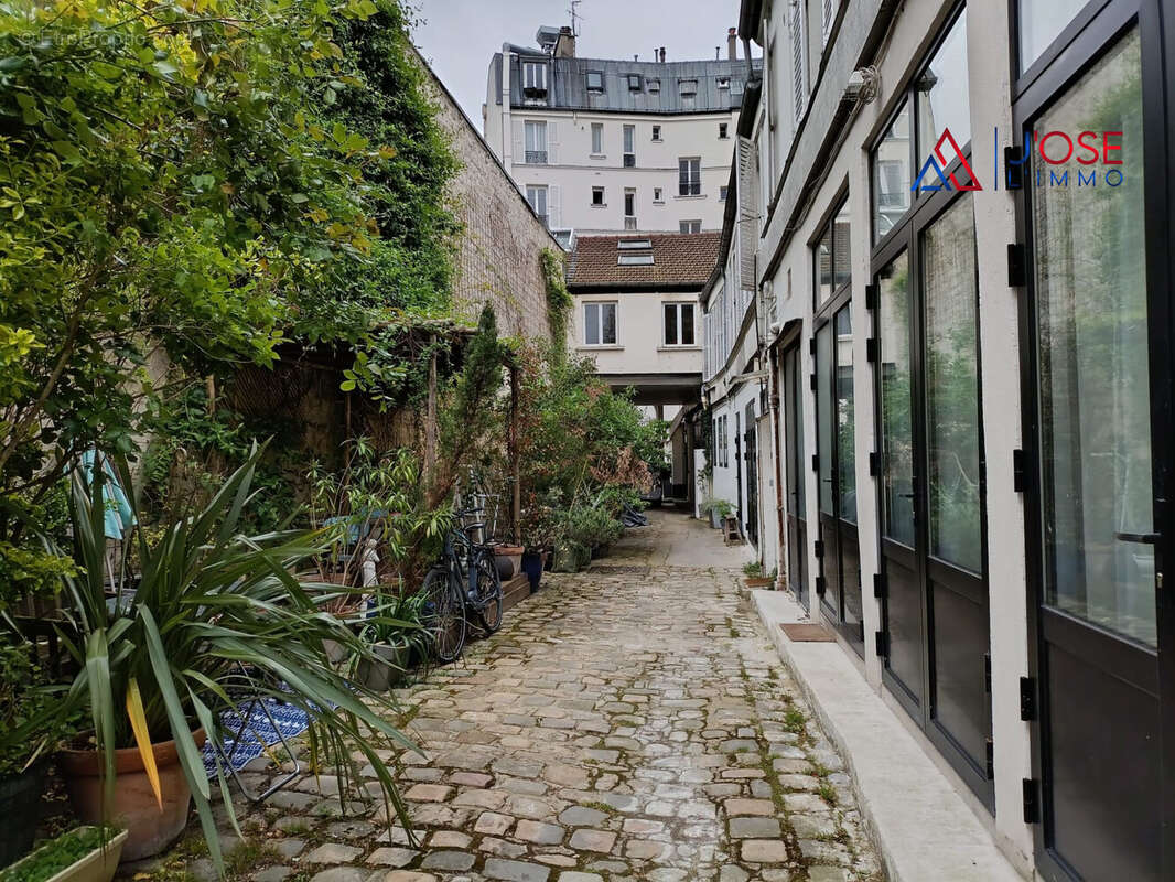 Accès par une cour calme à l'abri de l'agitation urbaine - Appartement à PARIS-19E