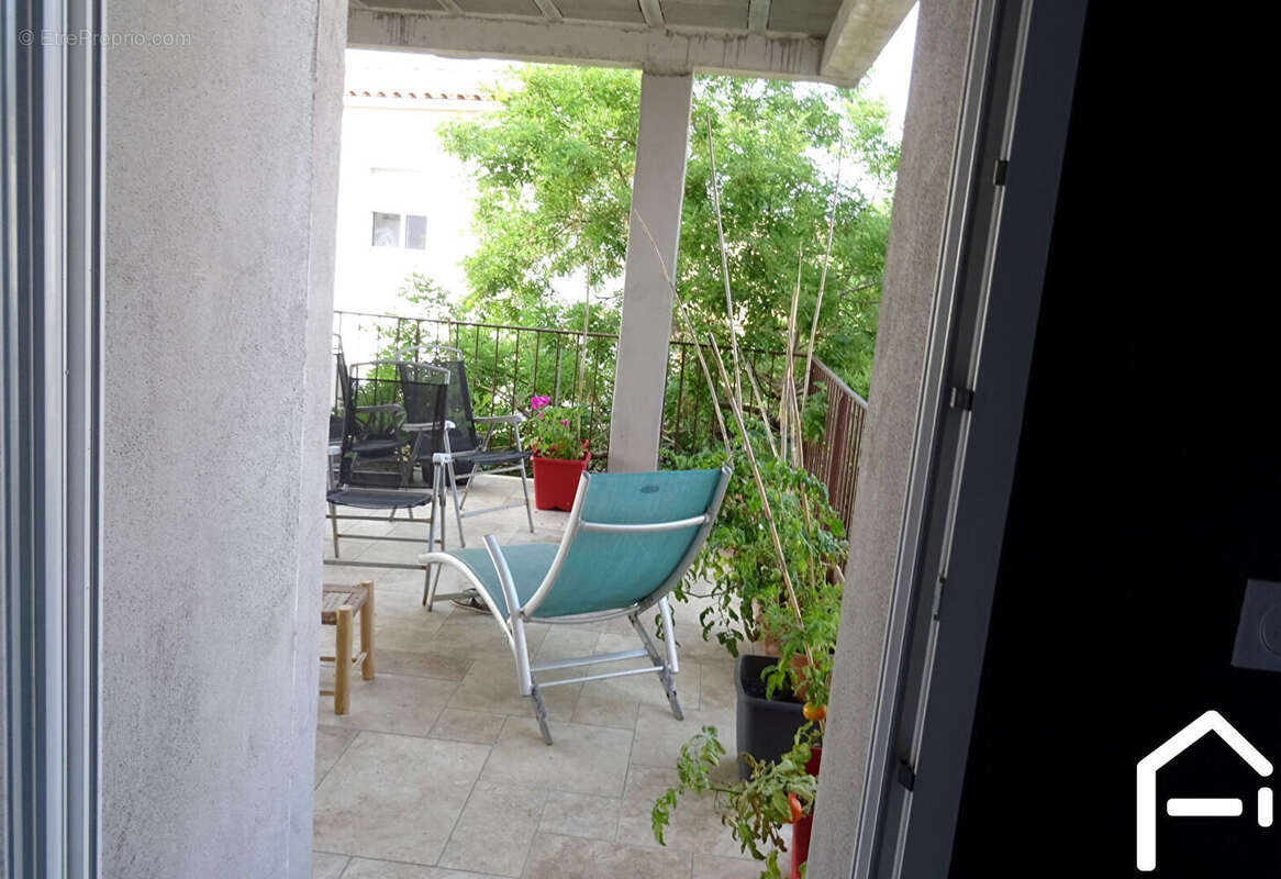 Appartement à POUSSAN