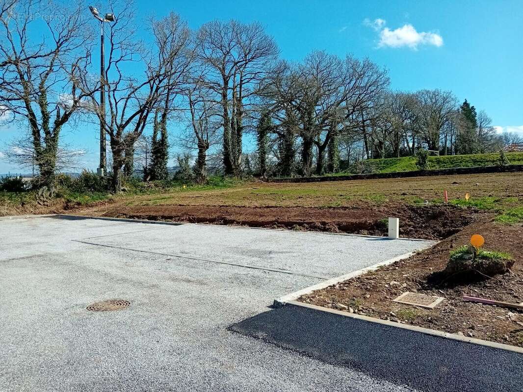 Terrain à SAINT-THOIS