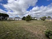 Terrain à LA CHAPELLE-LAUNAY