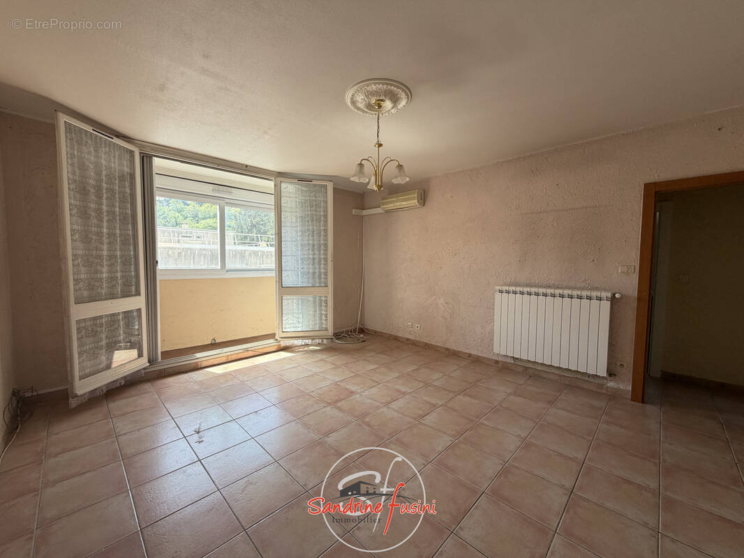 Appartement à CARROS