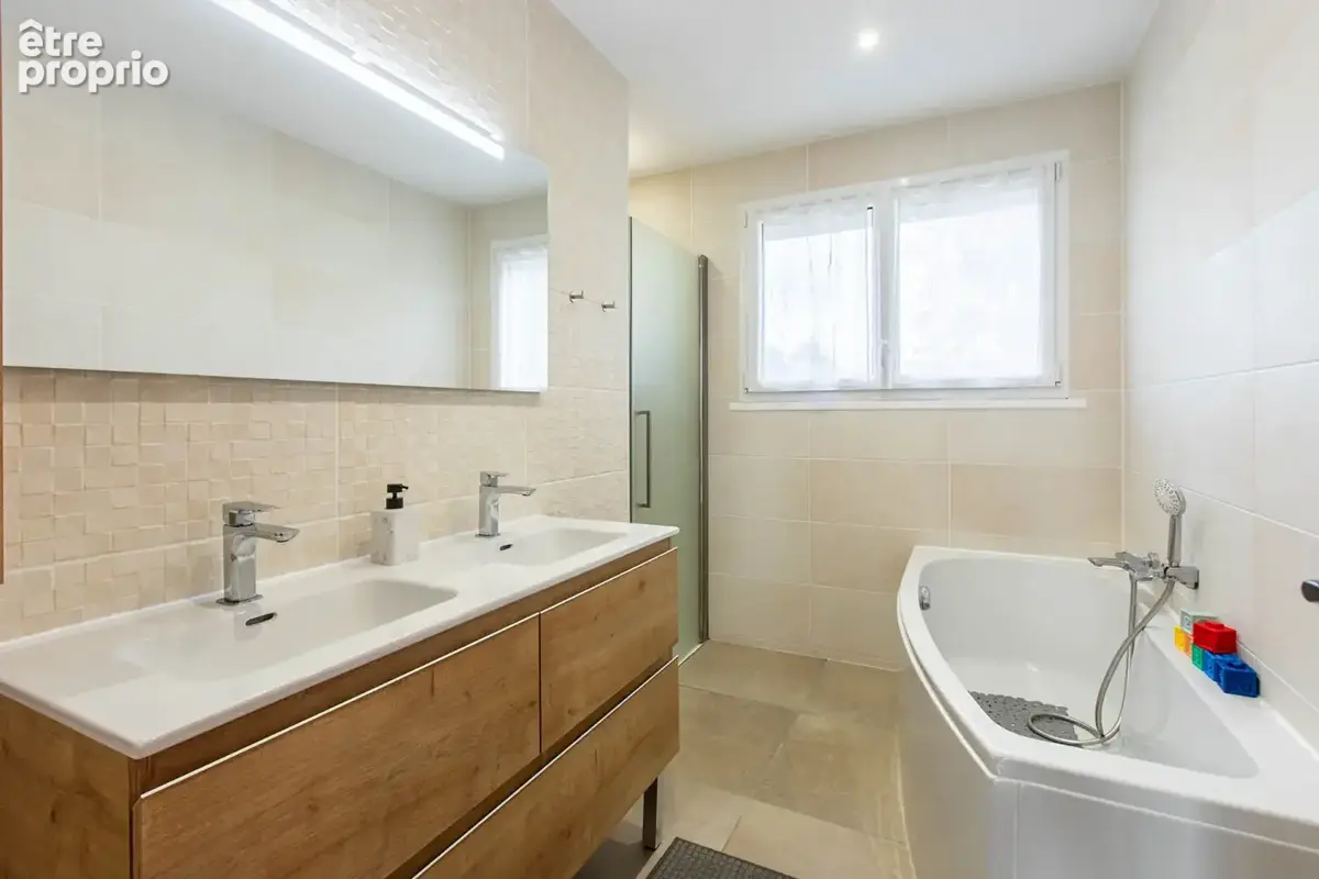 Une maison rénovée avec 6 chambres & 50 m² de garage - photo 9