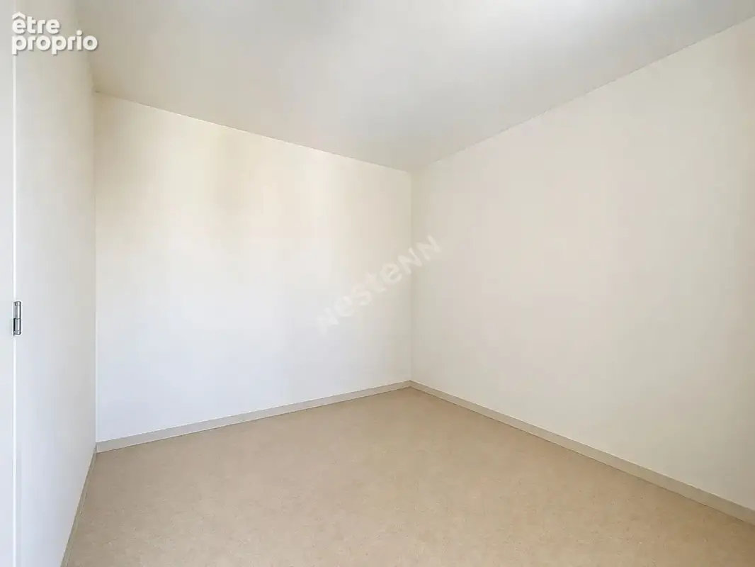 Appartement secteur 8 Mai - 2 chambres, cave, parking - photo 6