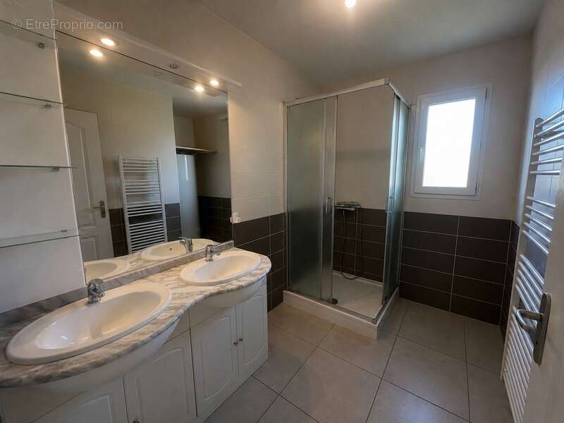 Moulis-en-Médoc – Plain-pied en parfait état, 3 chambres, cuisine neuve et climatisation - photo 6