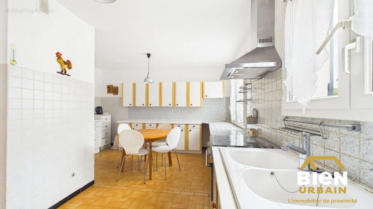 Maison 102 m² à Garons  - photo 4