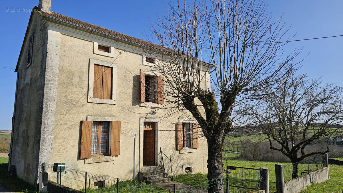 Maison à VILLETOUREIX