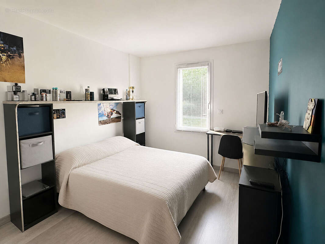 Maison contemporaine récente de plain -pied, piscine et annexes - photo 11