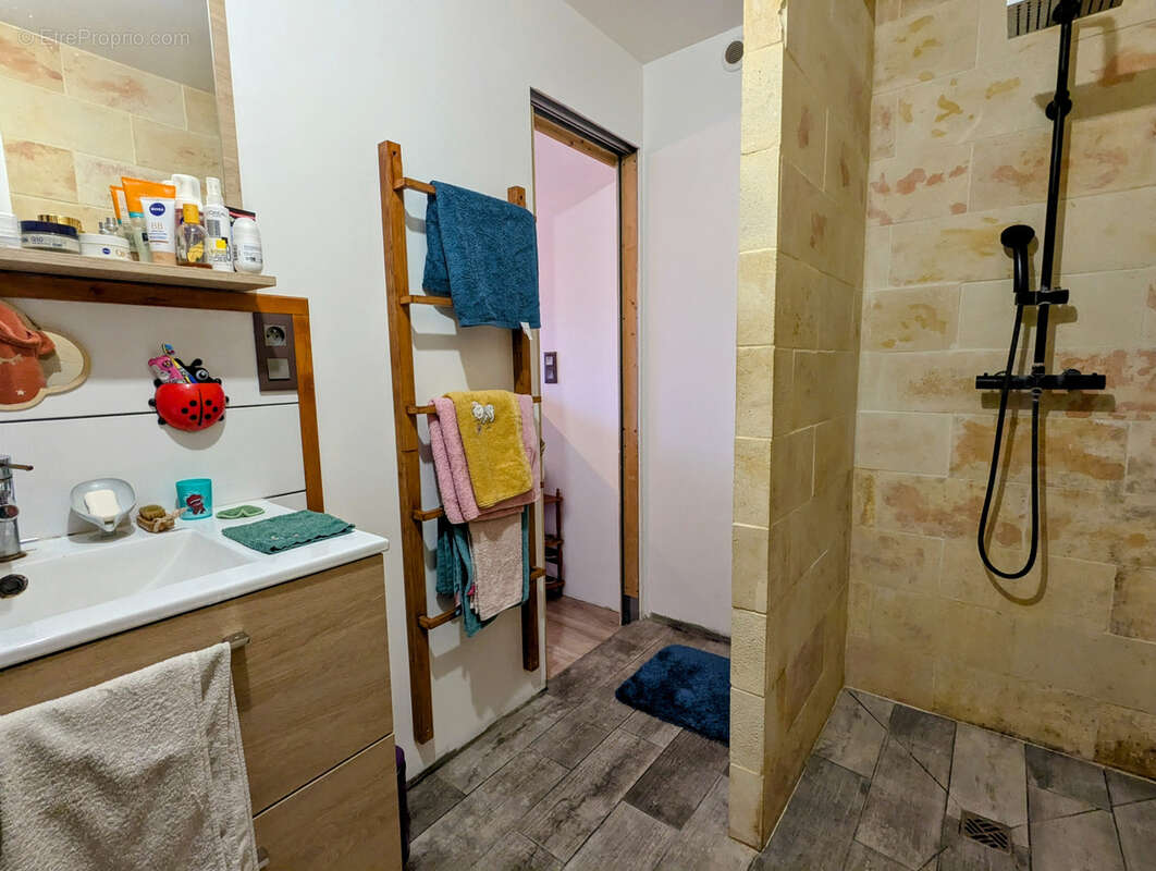 Maison à PARAZA