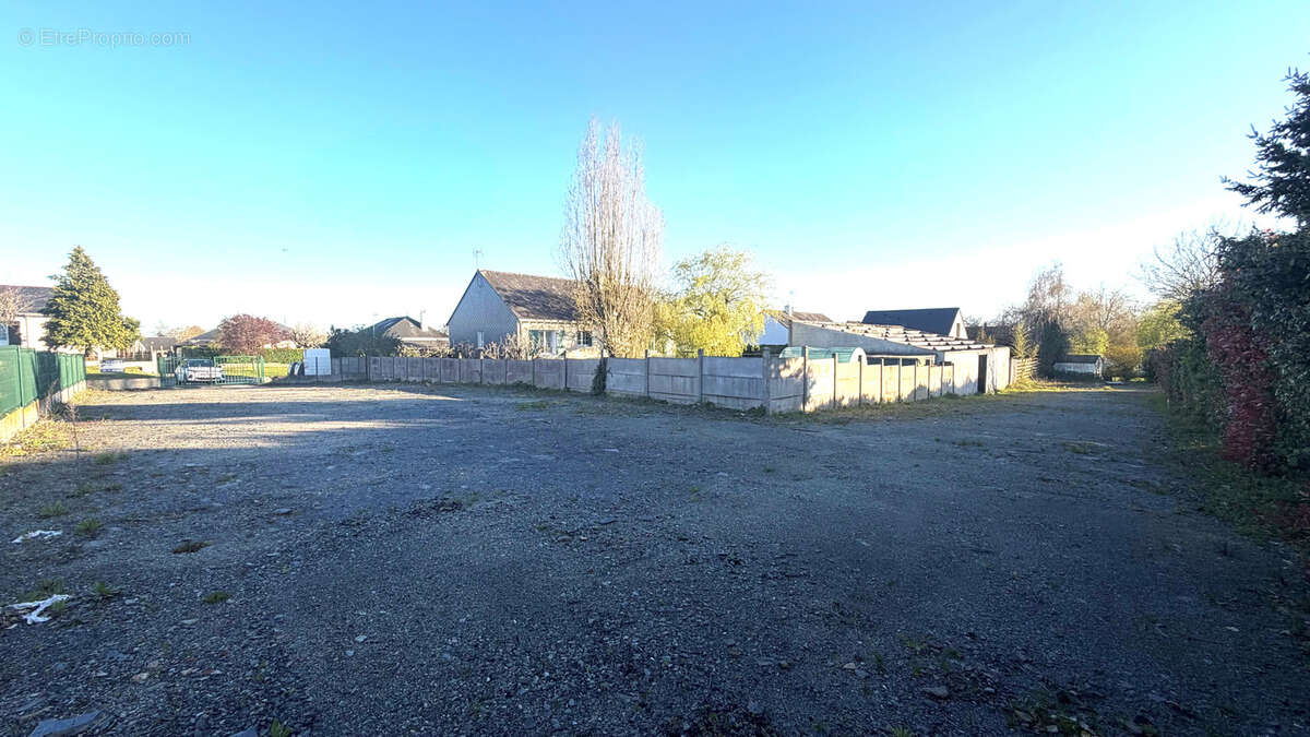A vendre terrain constructible non viabilisé saint clement de la place - photo 2