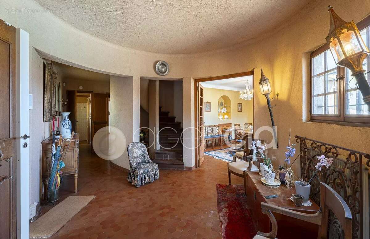 Maison à ROQUEFORT-LES-PINS