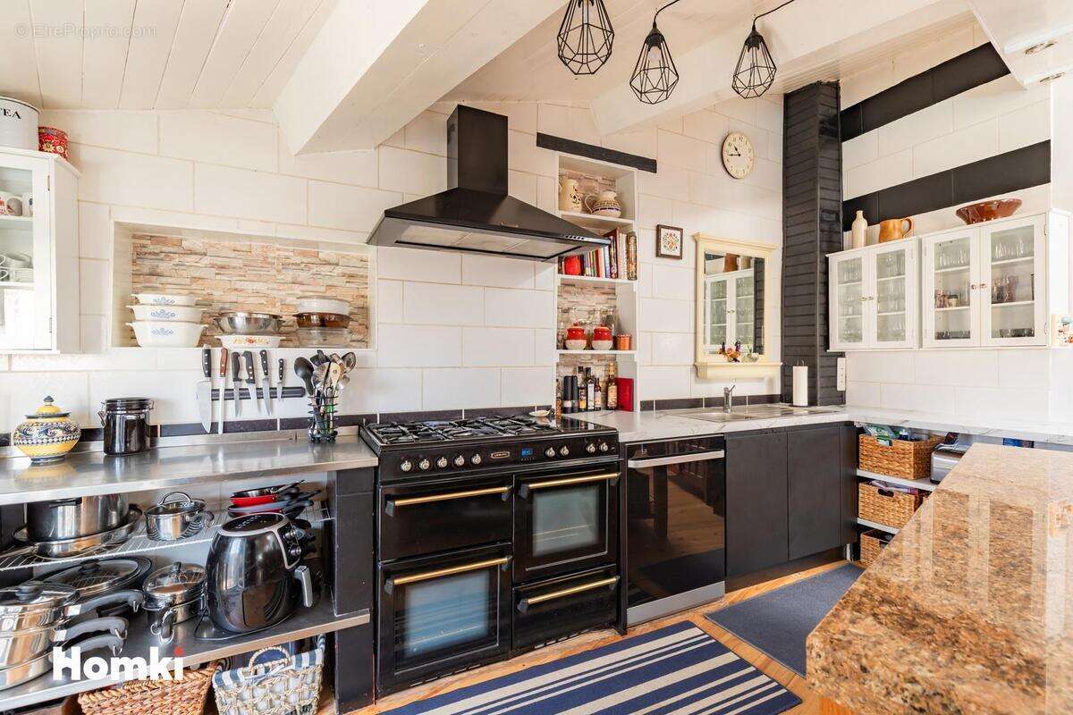 Maison à VILLENEUVE-LES-MONTREAL