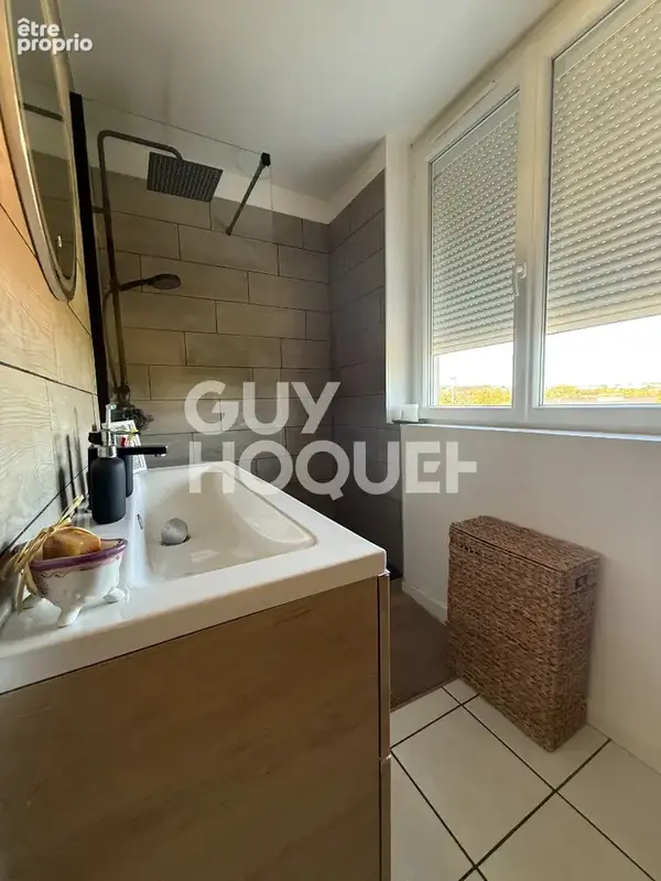 Bel Appartement T3 sur GIVORS d'environ 67 m² climatisé - photo 10