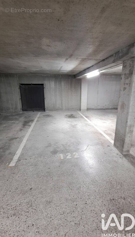 Photo 1 - Parking à LES ULIS