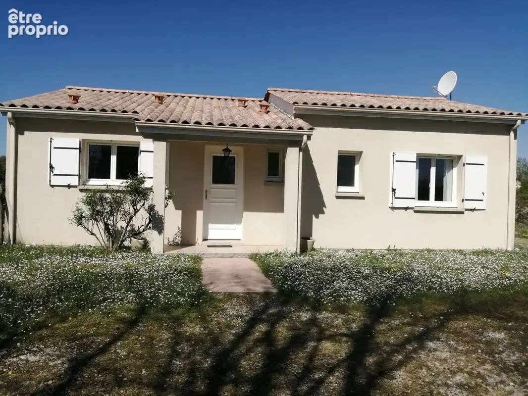 Maison de plain pied, trois chambres, piscine, terrain, vue - photo 2