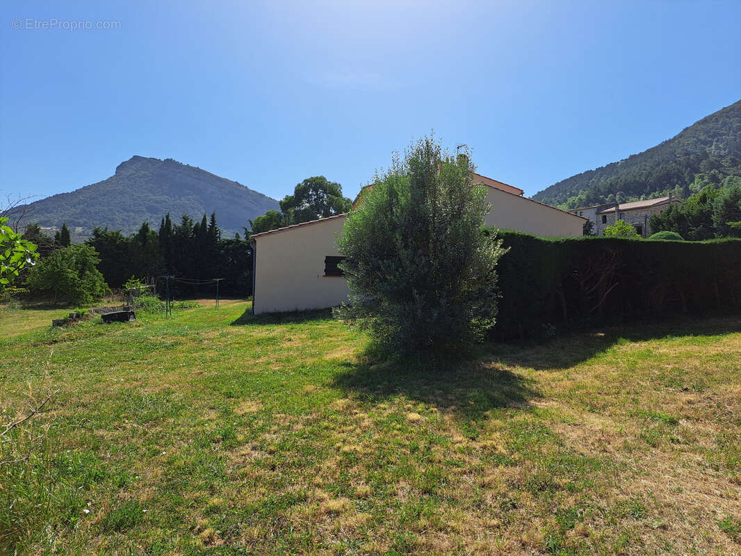Grande maison sur un terrain de 15 780m2 avec une piscine et un garage de 52m2 - photo 38