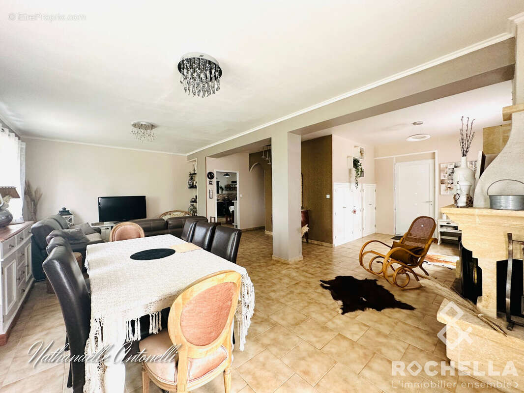 Maison à SAINT-JEAN-D'ANGELY