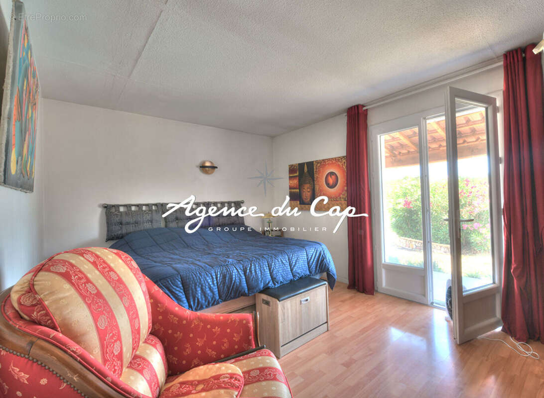 Maison à ROQUEBRUNE-SUR-ARGENS