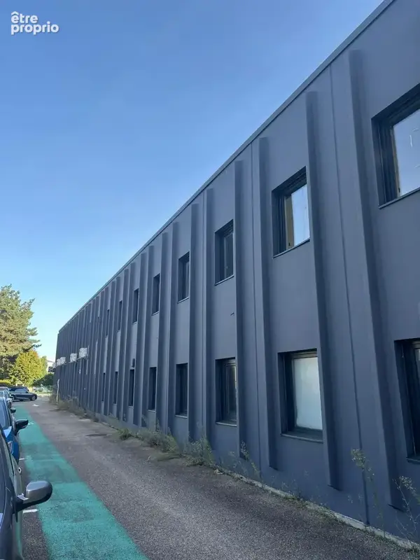 Commerce 2560 m² à Saint-Etienne  - photo 3