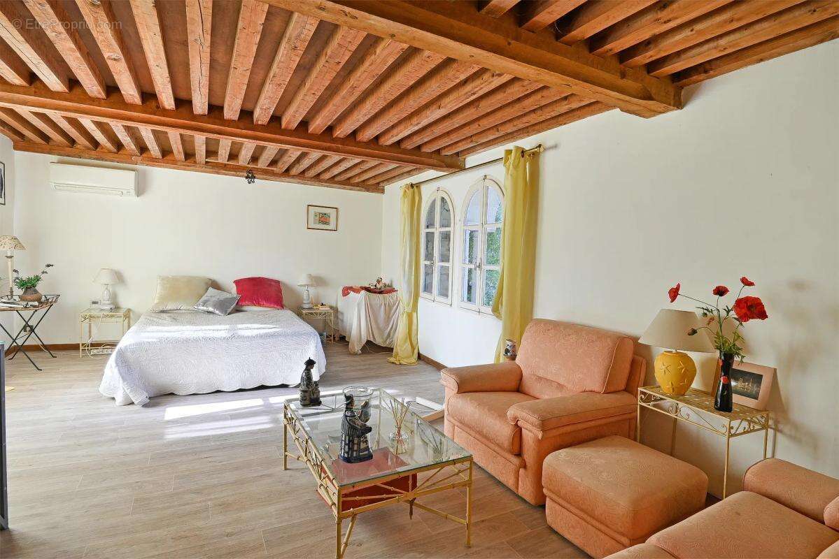 Maison de 12 pièces de 231 m² à Saint-Jean-de-Ceyrargues - photo 13