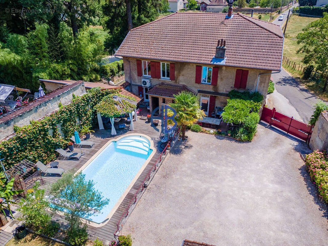 Élégante demeure de caractère aux volumes généreux, avec piscine et cinq suites, au coeur d'un environnement préservé - photo 4