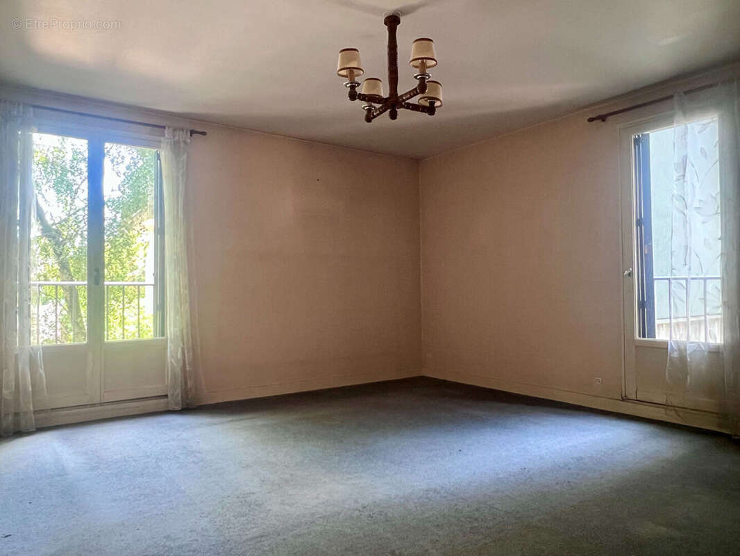 Appartement T2 avec parking et cave - photo 3