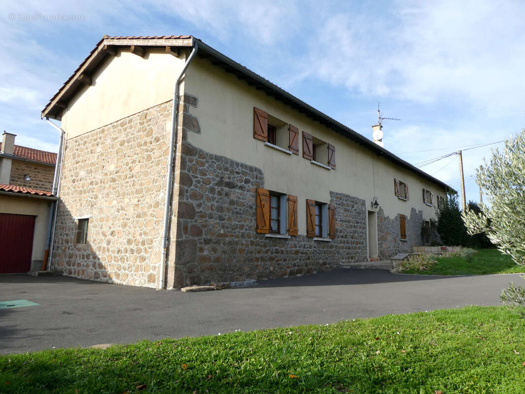 Maison à SAINT-LAURENT-DE-CHAMOUSSET